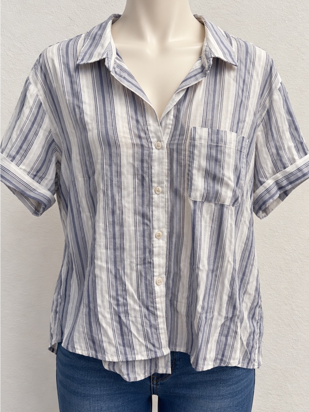 Universal Thread Blue and White Striped Short Sleeve Button-Up